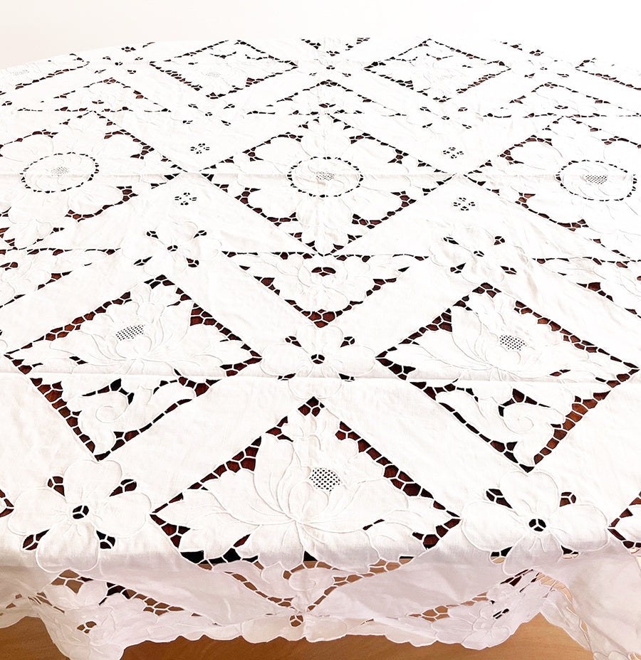 Tovaglia Lino Bianco Ricamo ad intaglio geometrico e floreale '900 -Top Antiques-