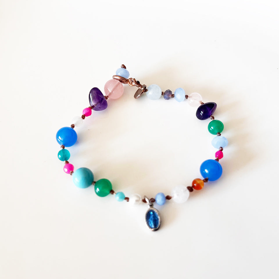 Bracciale Pietre Varie e Arg 925 con Madonnina Rue du Bac smaltata Blu -Creazione Unica-