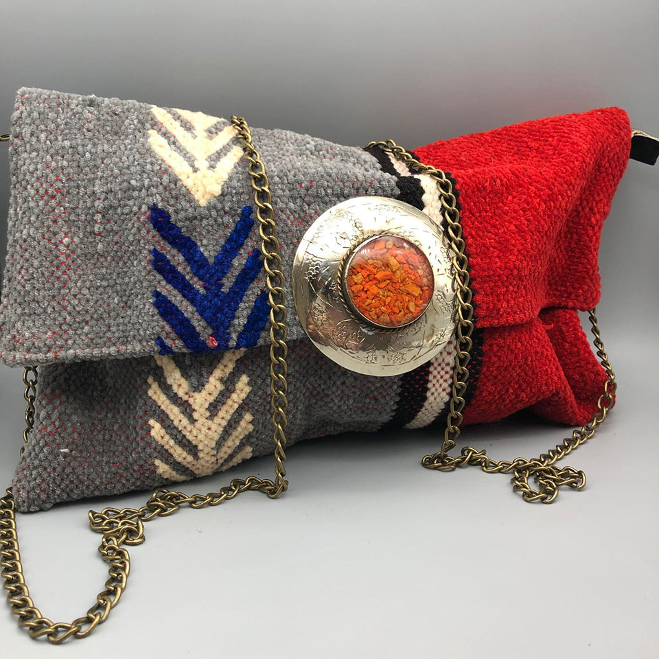 Pochette Grigia Handmade con tracolla e placca Argentone con Pietra