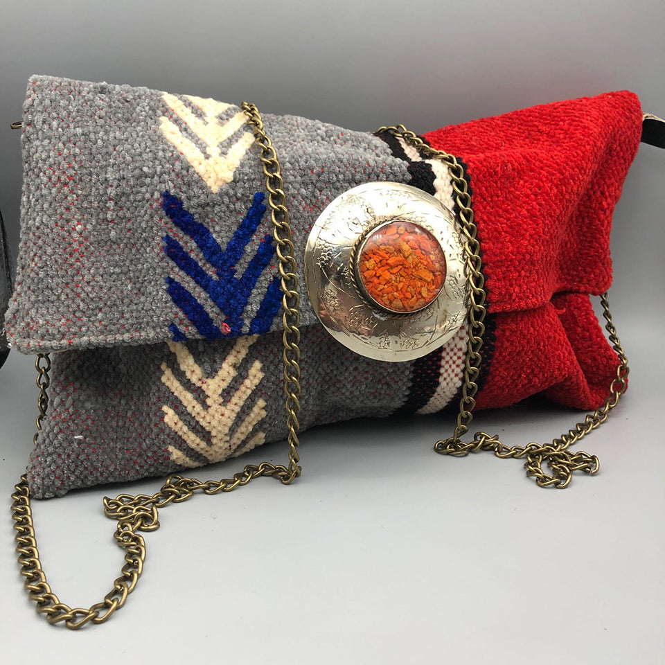 Pochette Grigia Handmade con tracolla e placca Argentone con Pietra