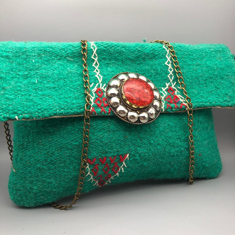 Pochette Verde Handmade con tracolla e placca Argentone con Pietra