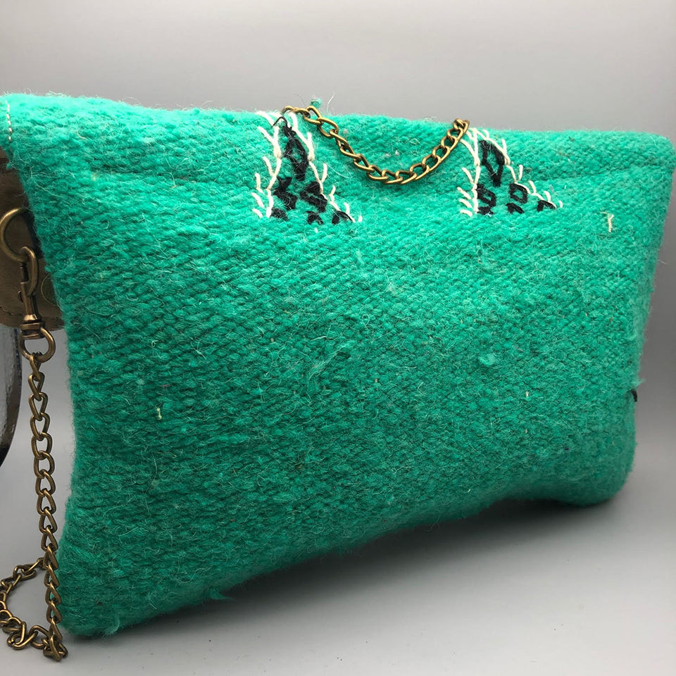 Pochette Verde Handmade con tracolla e placca Argentone con Pietra