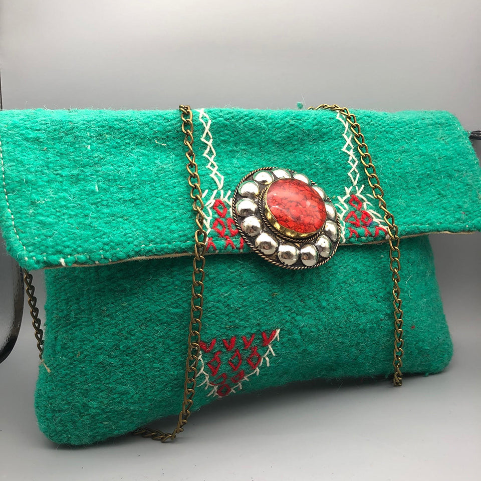 Pochette Verde Handmade con tracolla e placca Argentone con Pietra