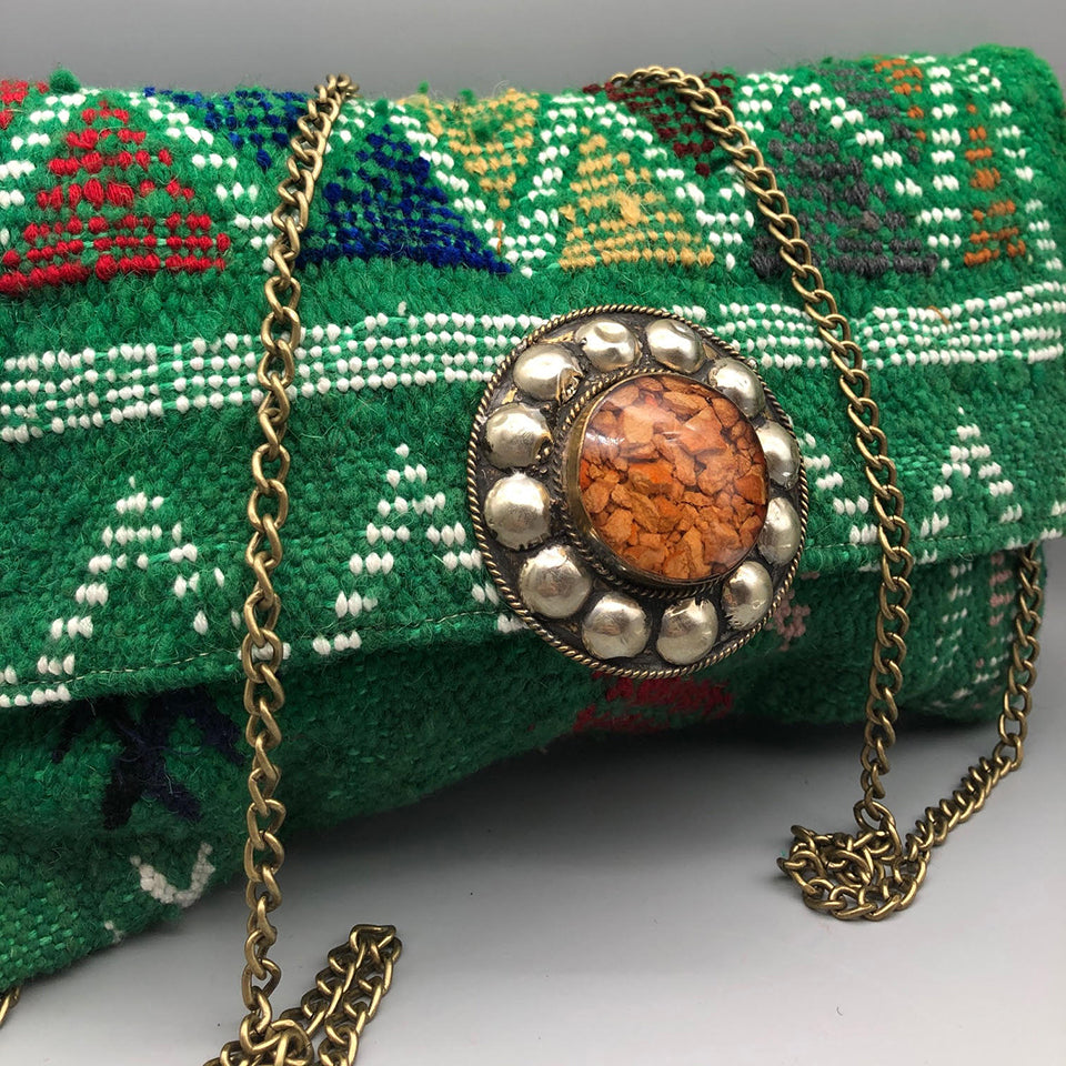 Pochette Verde Handmade con tracolla e placca Argentone con Pietra