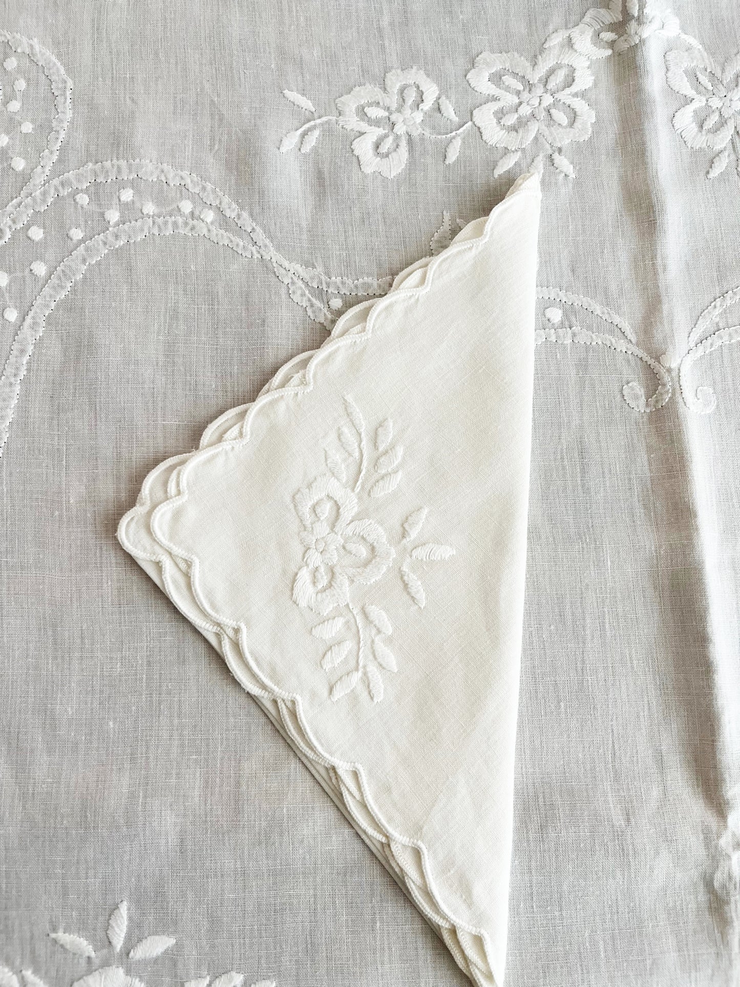 Tovaglia da tavola Antica in Lino Bianco Ricamato a mano 1900 -Antiques-