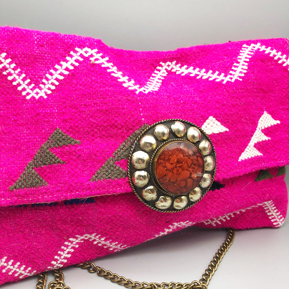Pochette Rosa Handmade con tracolla e placca Argentone con Pietra