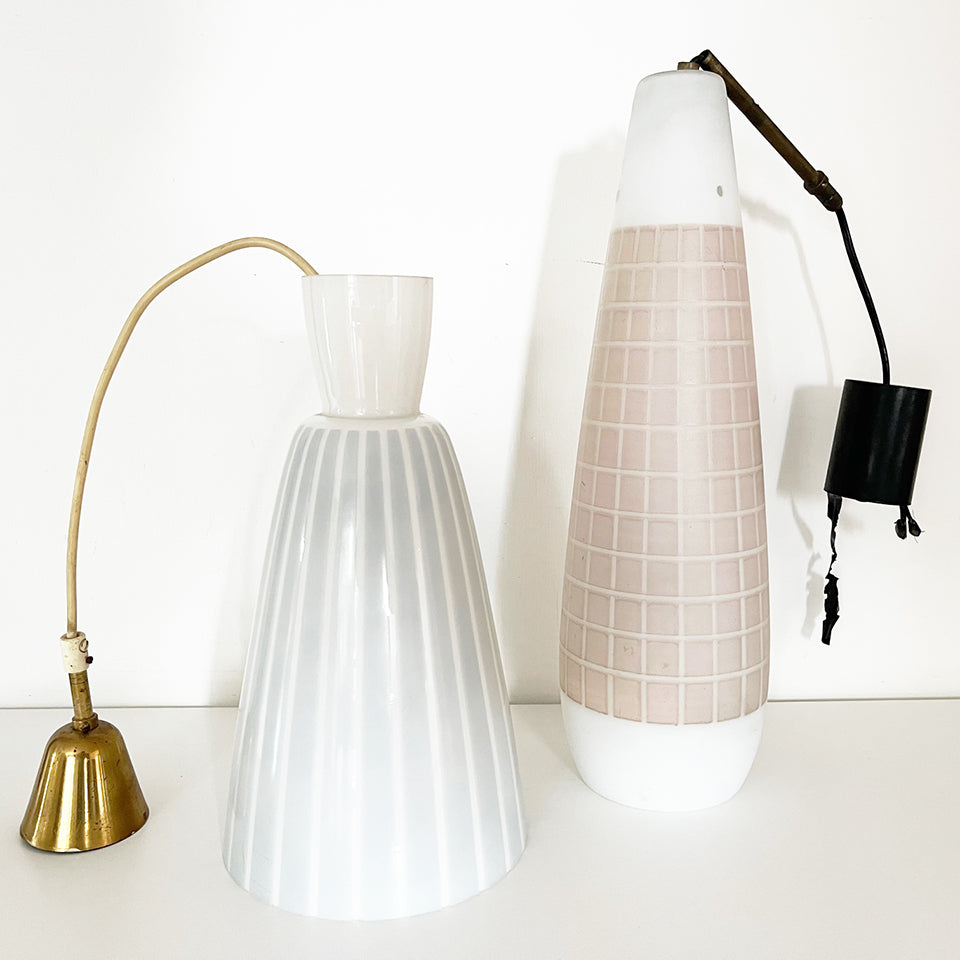 Coppia Lampadari Opalino a quadri e a righe Anno: 1960 circa -Design-