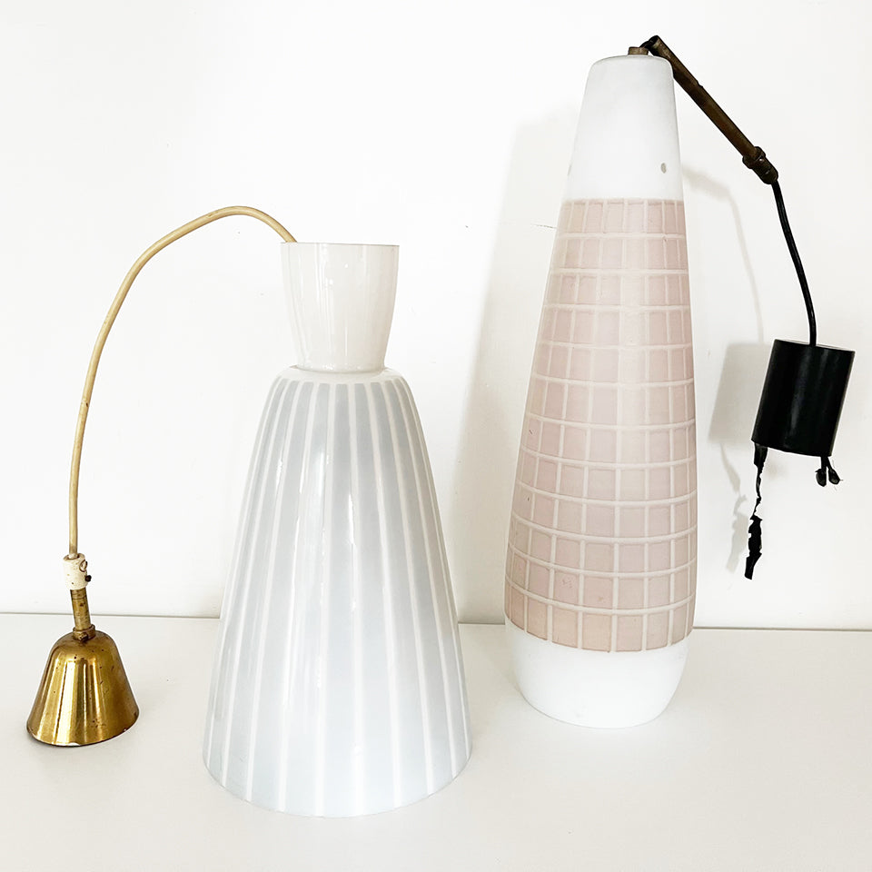 Coppia Lampadari Opalino a quadri e a righe Anno: 1960 circa -Design-