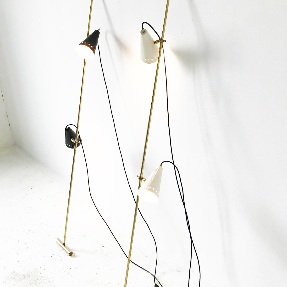 Coppia di lampade da terra Stilnovo Nera/Bianca Free Standing - Design -