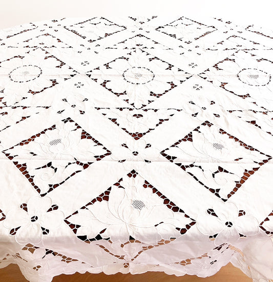 Tovaglia Lino Bianco Ricamo ad intaglio geometrico e floreale '900 -Top Antiques-
