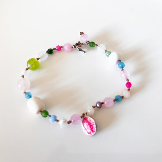 Bracciale Pietre Varie e Arg 925 con Madonnina Rue du Bac smaltata Rosa -Creazione Unica-