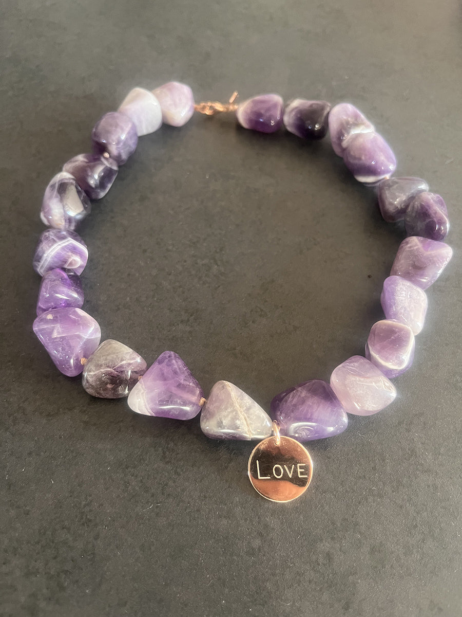Collier Ametista a barilotti irregolari con charm "Love" e chiusura in Arg 925 galvanica oro rosa -Bijoux-
